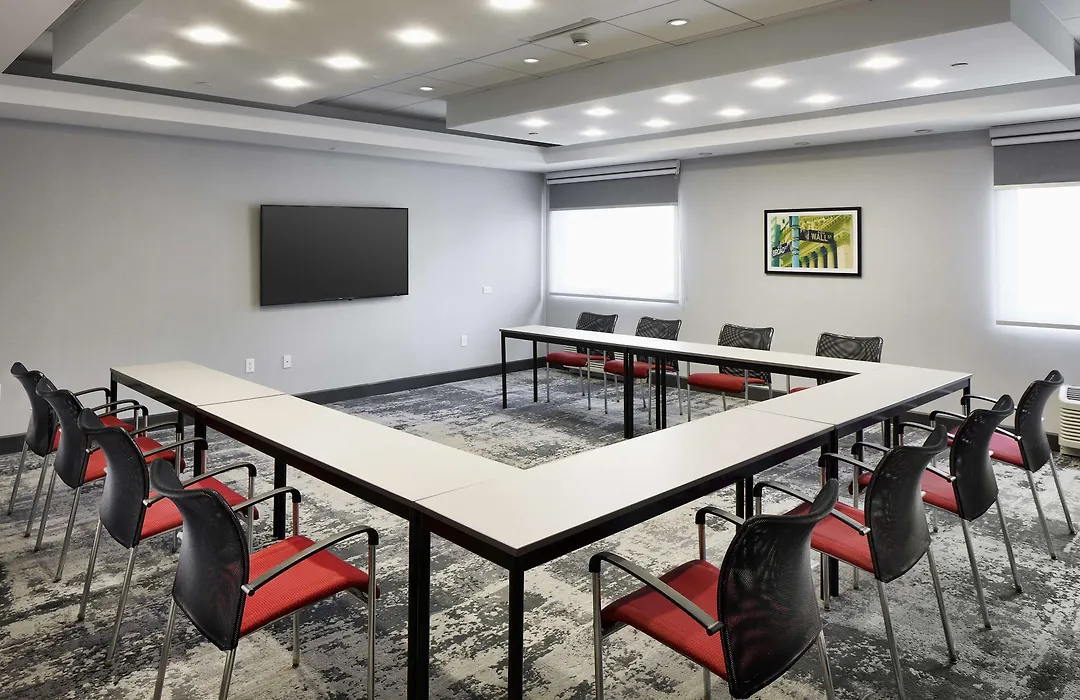 Hampton Inn Newark Airport-1