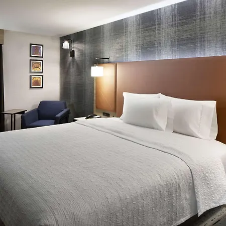 Hampton Inn Newark Airport-2